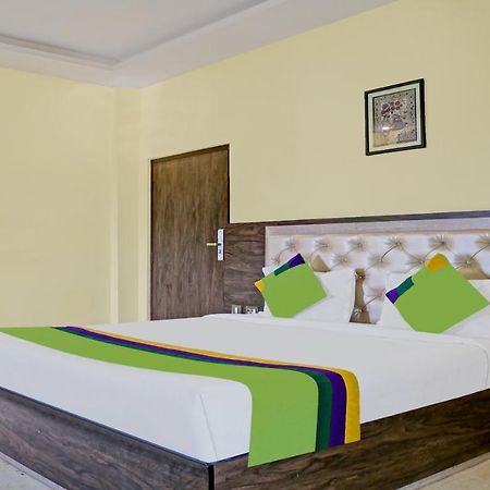 Treebo Trend Gupta Inn Varanasi Exteriör bild