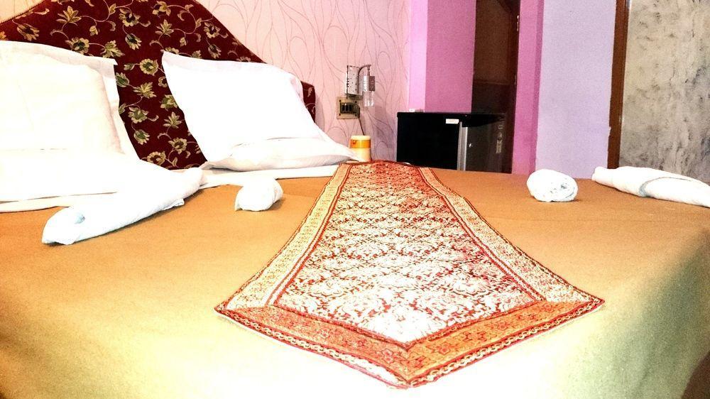 Treebo Trend Gupta Inn Varanasi Exteriör bild