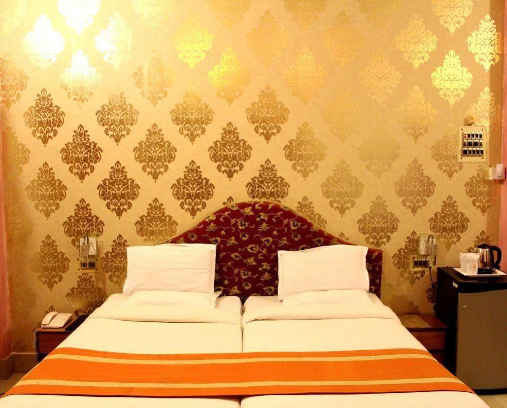 Treebo Trend Gupta Inn Varanasi Exteriör bild