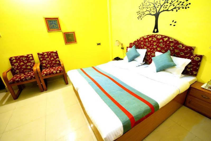 Treebo Trend Gupta Inn Varanasi Exteriör bild