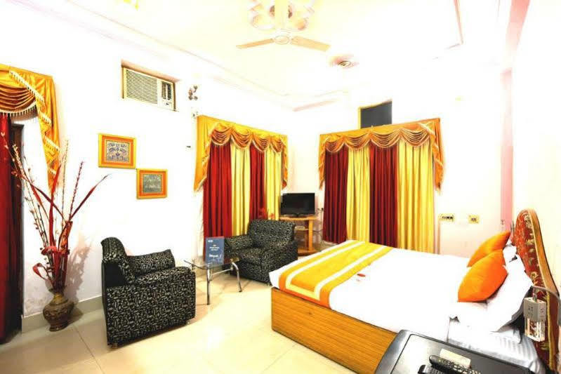 Treebo Trend Gupta Inn Varanasi Exteriör bild